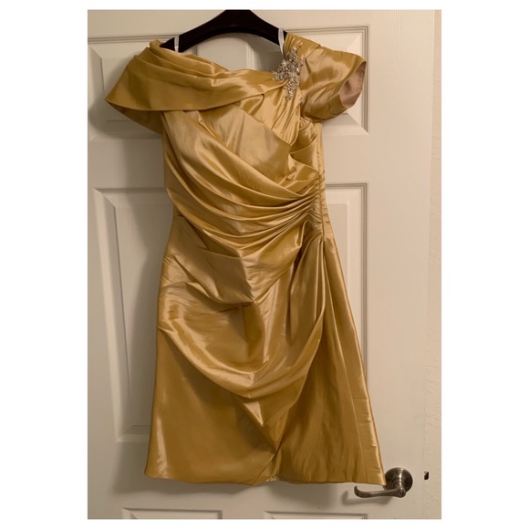 Winnie Couture Mother of the Bride Dress - Picture 4 of 8